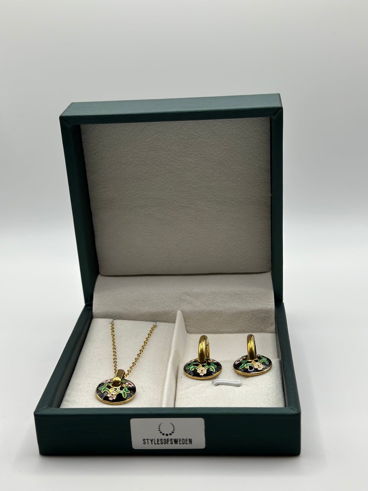 #38 Guld Retro halsband & örhängen Vita blommor, gröna blad & svart bakgrund