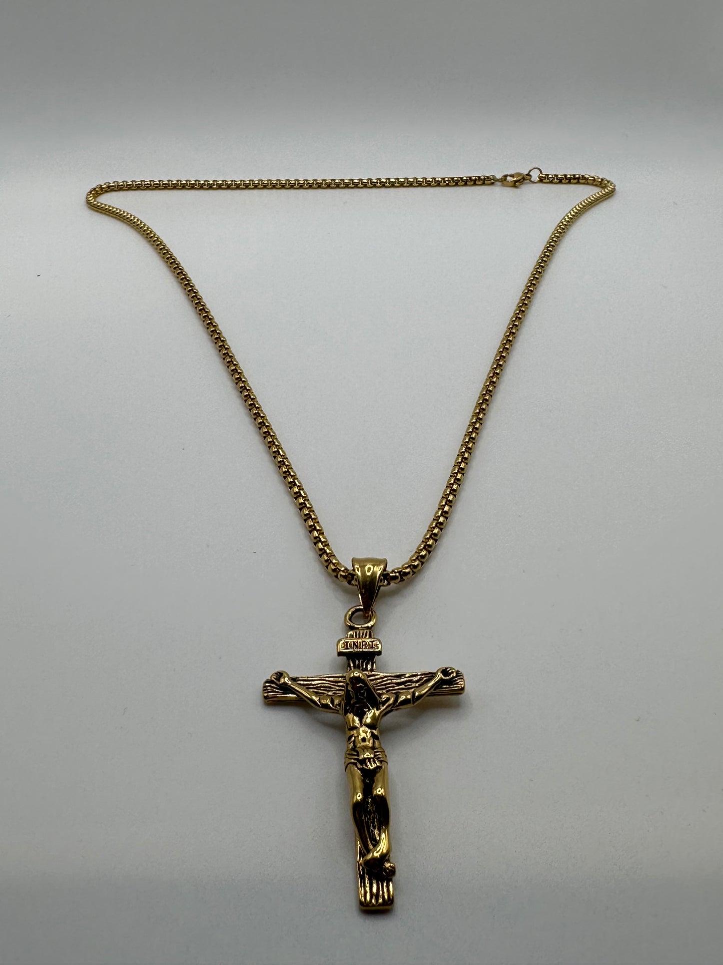 #24 Jesus halsband Guld