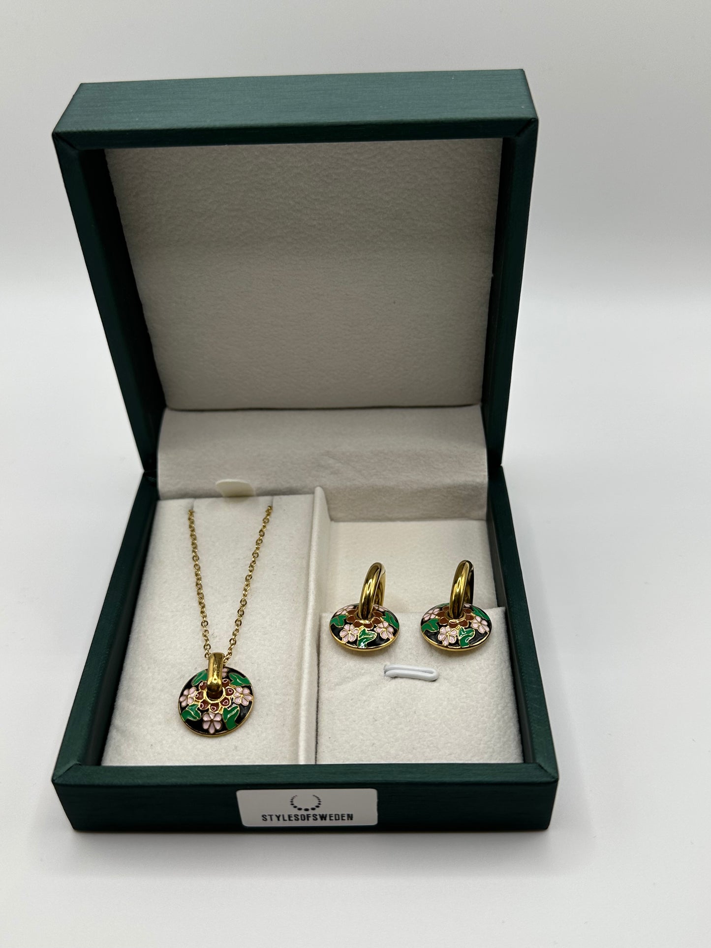 #60 Guld Retro halsband & örhängen (Vita blommor, gröna blad, röda blommor i mitten & svart bakgrund)