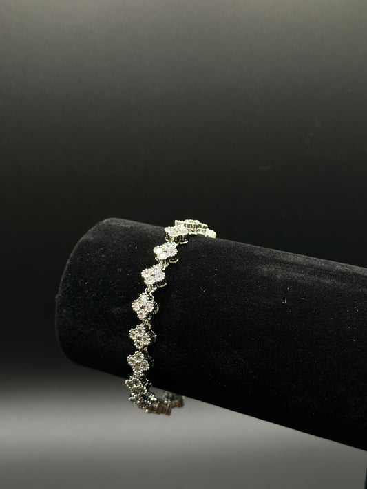 #112 Blomis armband Silver/ Diamant