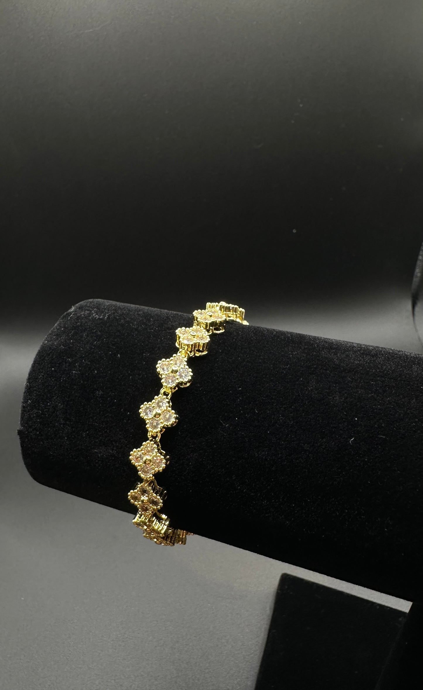 #114 Blomis armband Guld/Diamant