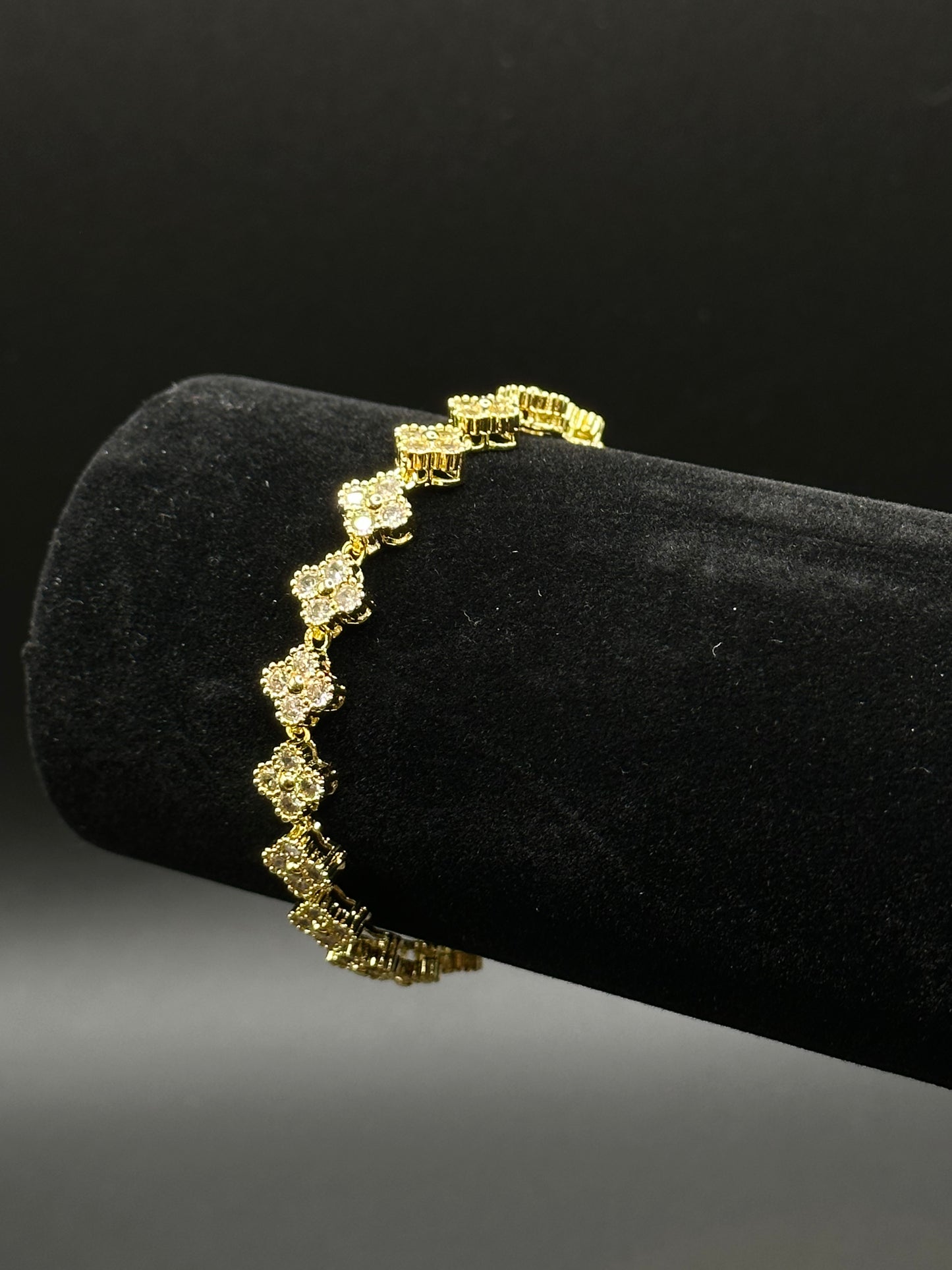 #114 Blomis armband Guld/Diamant